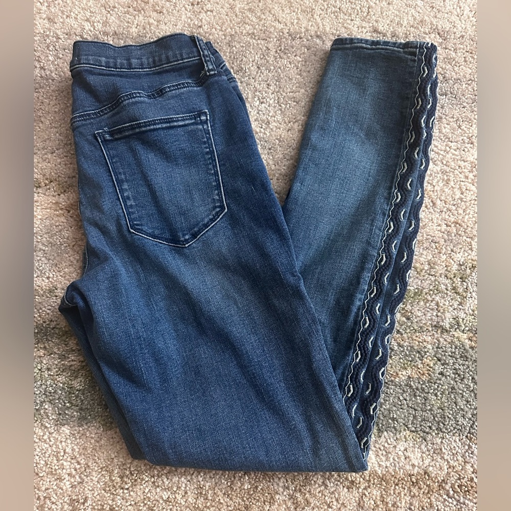 Women's Gap skinny jeans with embroidery detail